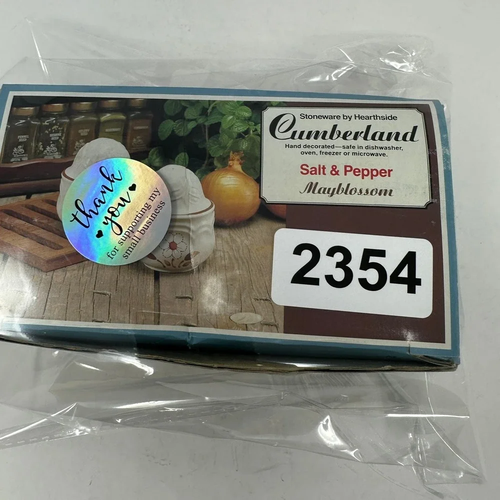 Hearthside Salt Pepper Shakers Unisex OS White Cumberland Mayblossom Stoneware